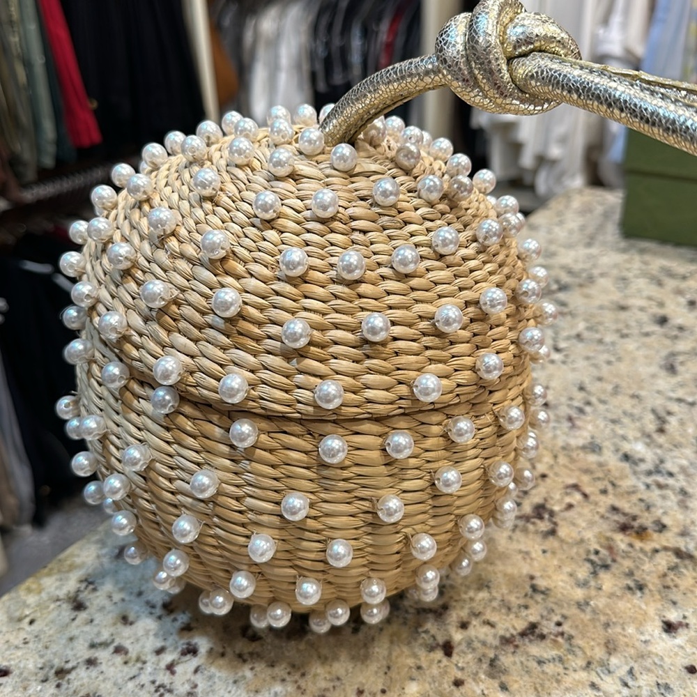 POOLSIDE NEW YORK UNIQUE RAFFIA ROUND BAG WITH PEARLS AND GOLD HANDLE NWOT